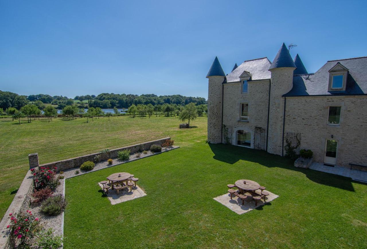 Bed and Breakfast Domaine De Kerbillec Theix Exterior foto