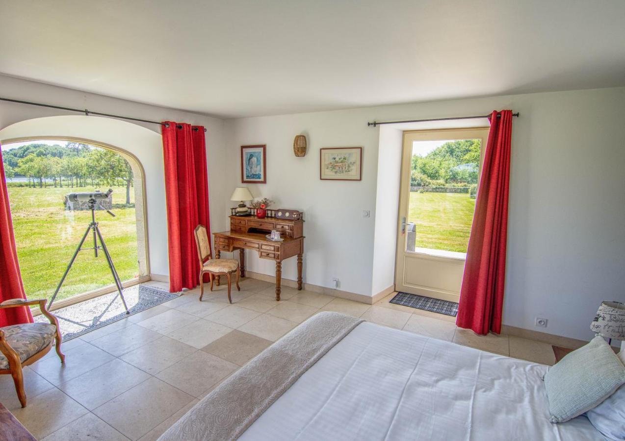 Bed and Breakfast Domaine De Kerbillec Theix Exterior foto