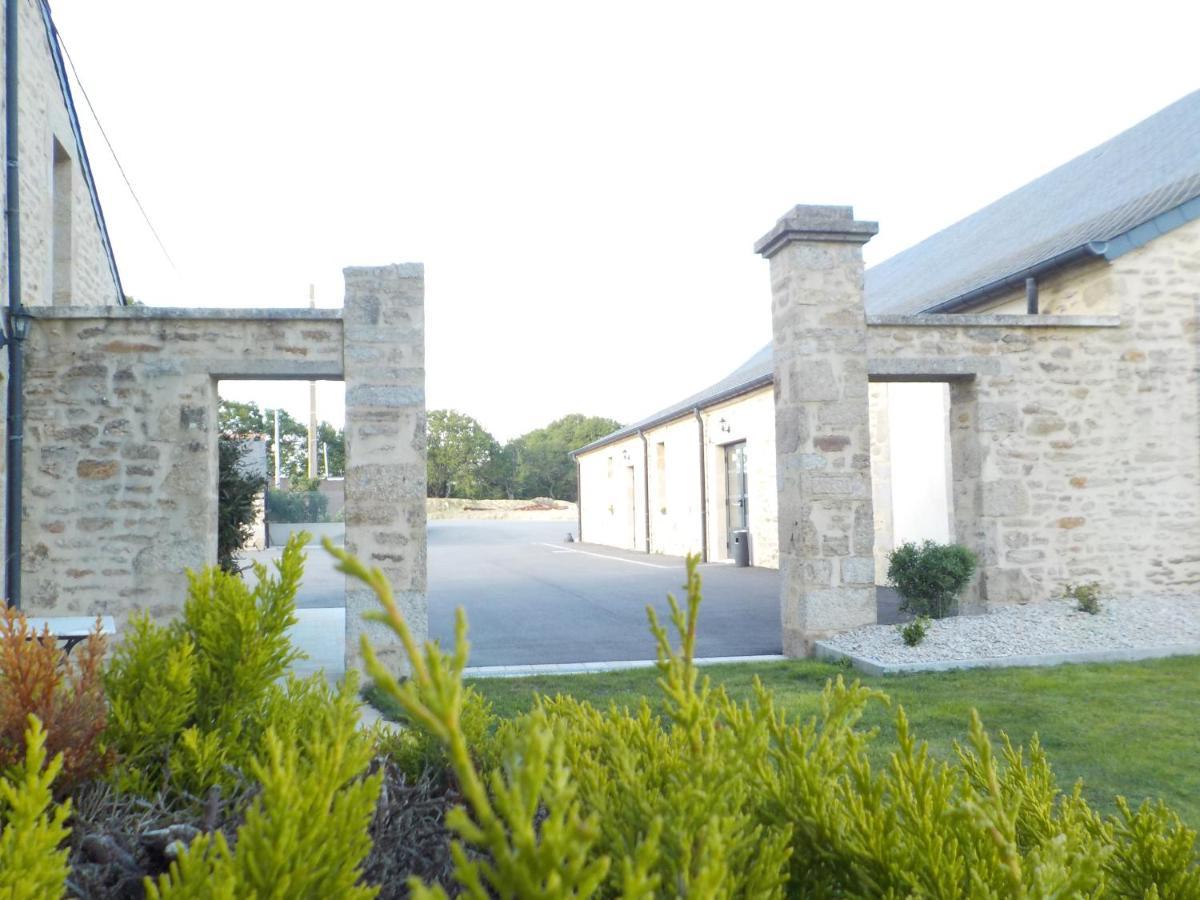Bed and Breakfast Domaine De Kerbillec Theix Exterior foto