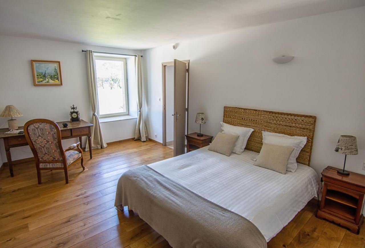Bed and Breakfast Domaine De Kerbillec Theix Exterior foto