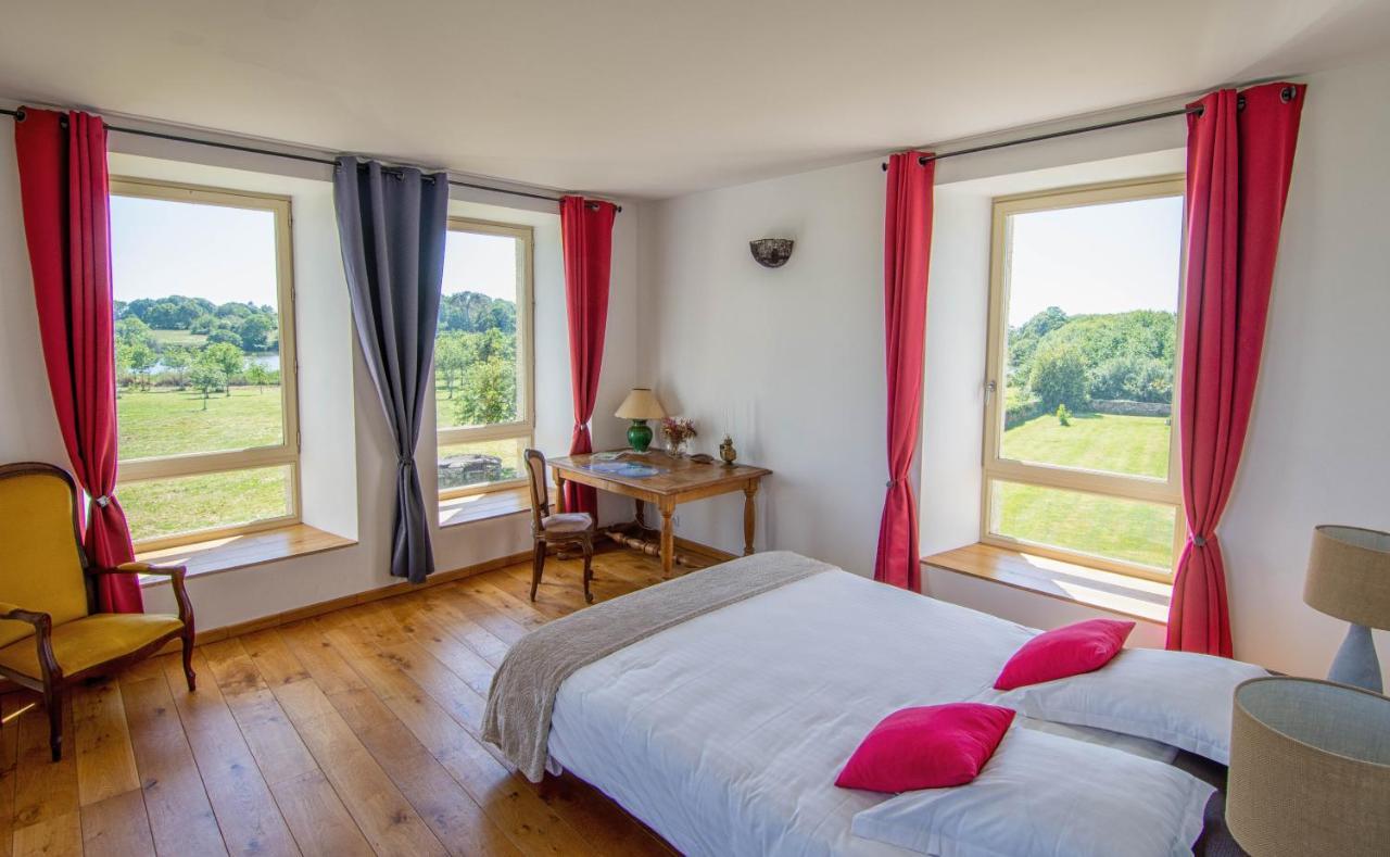 Bed and Breakfast Domaine De Kerbillec Theix Exterior foto