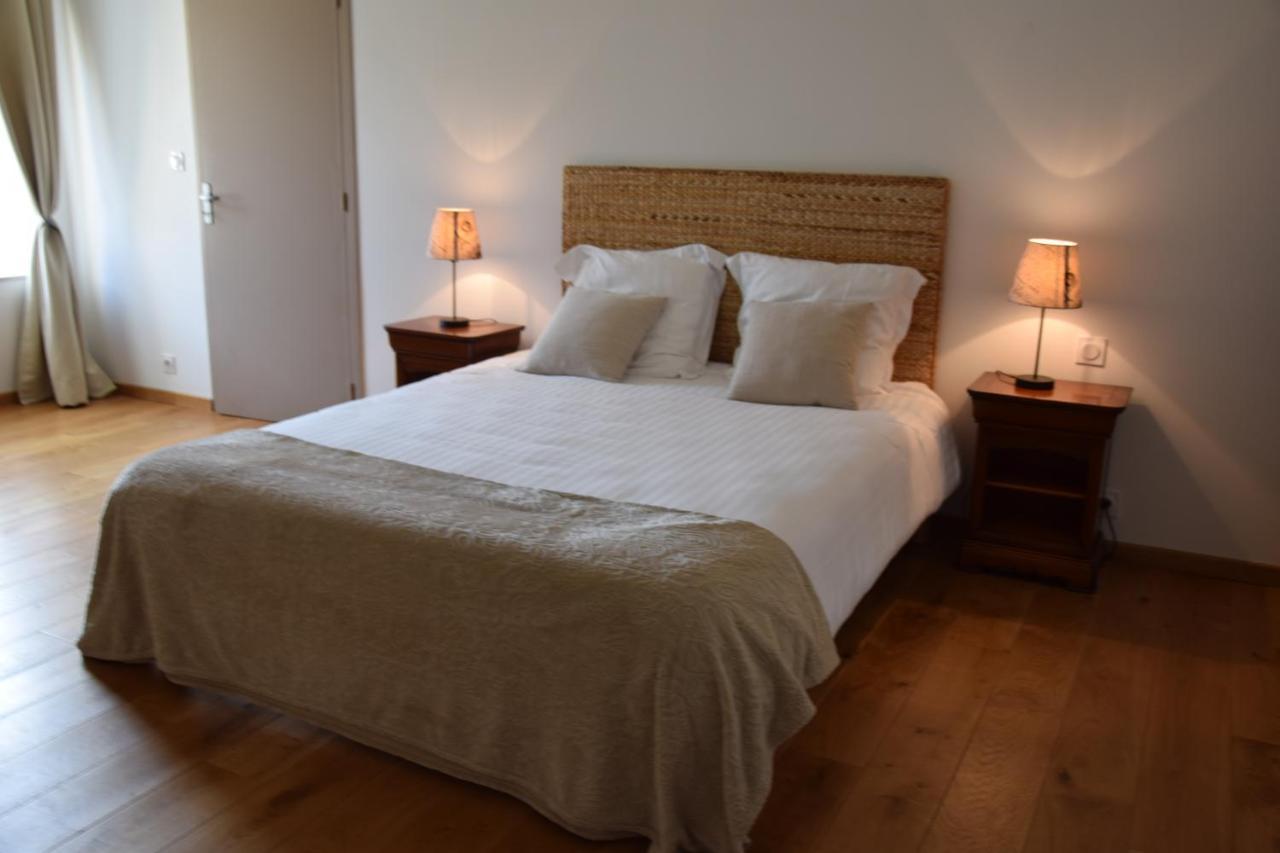 Bed and Breakfast Domaine De Kerbillec Theix Exterior foto