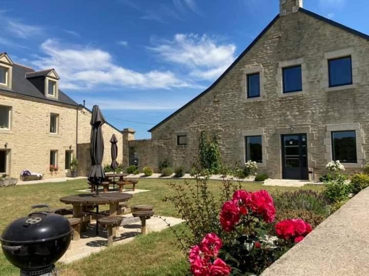 Bed and Breakfast Domaine De Kerbillec Theix Exterior foto