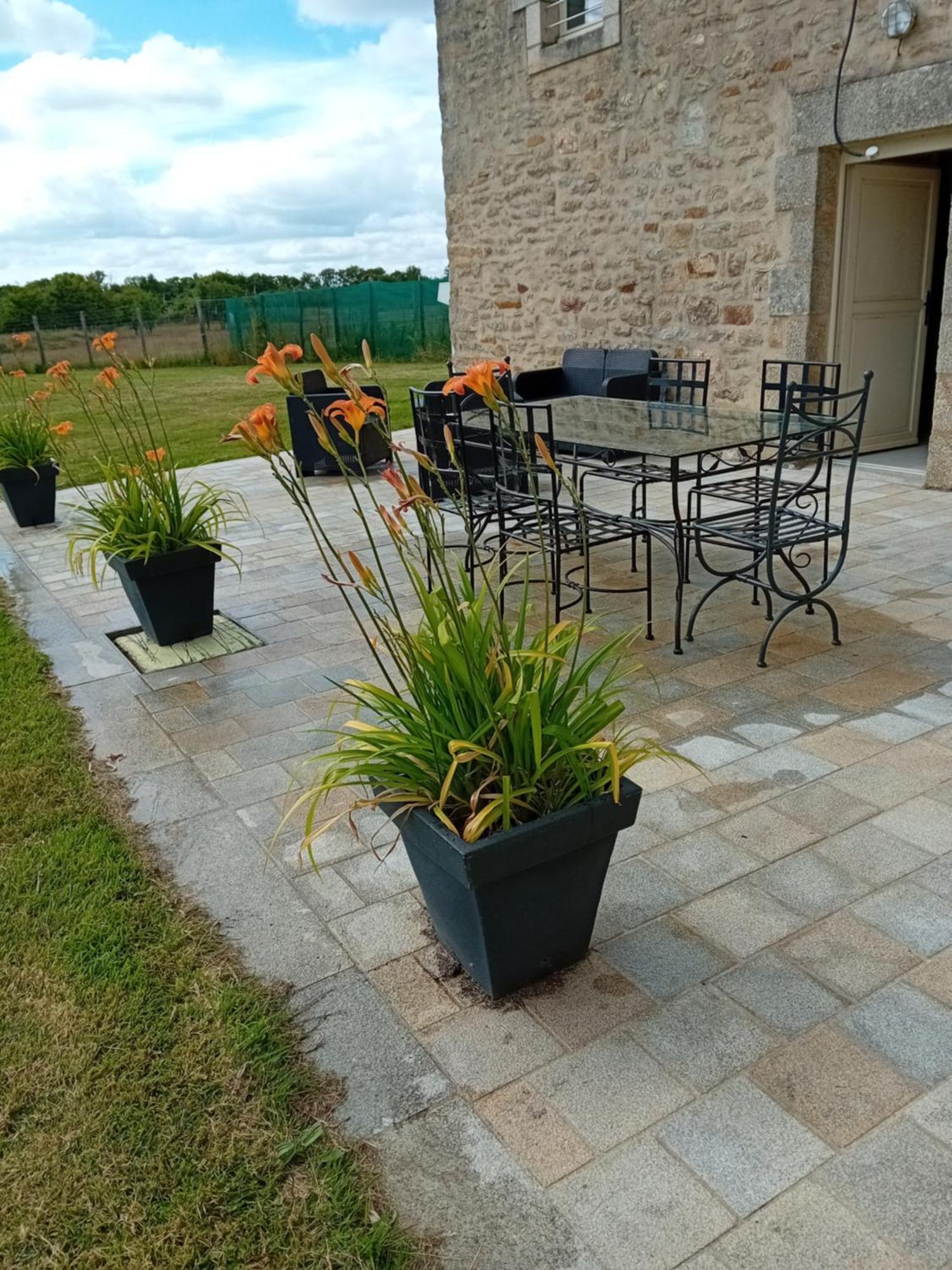 Bed and Breakfast Domaine De Kerbillec Theix Exterior foto